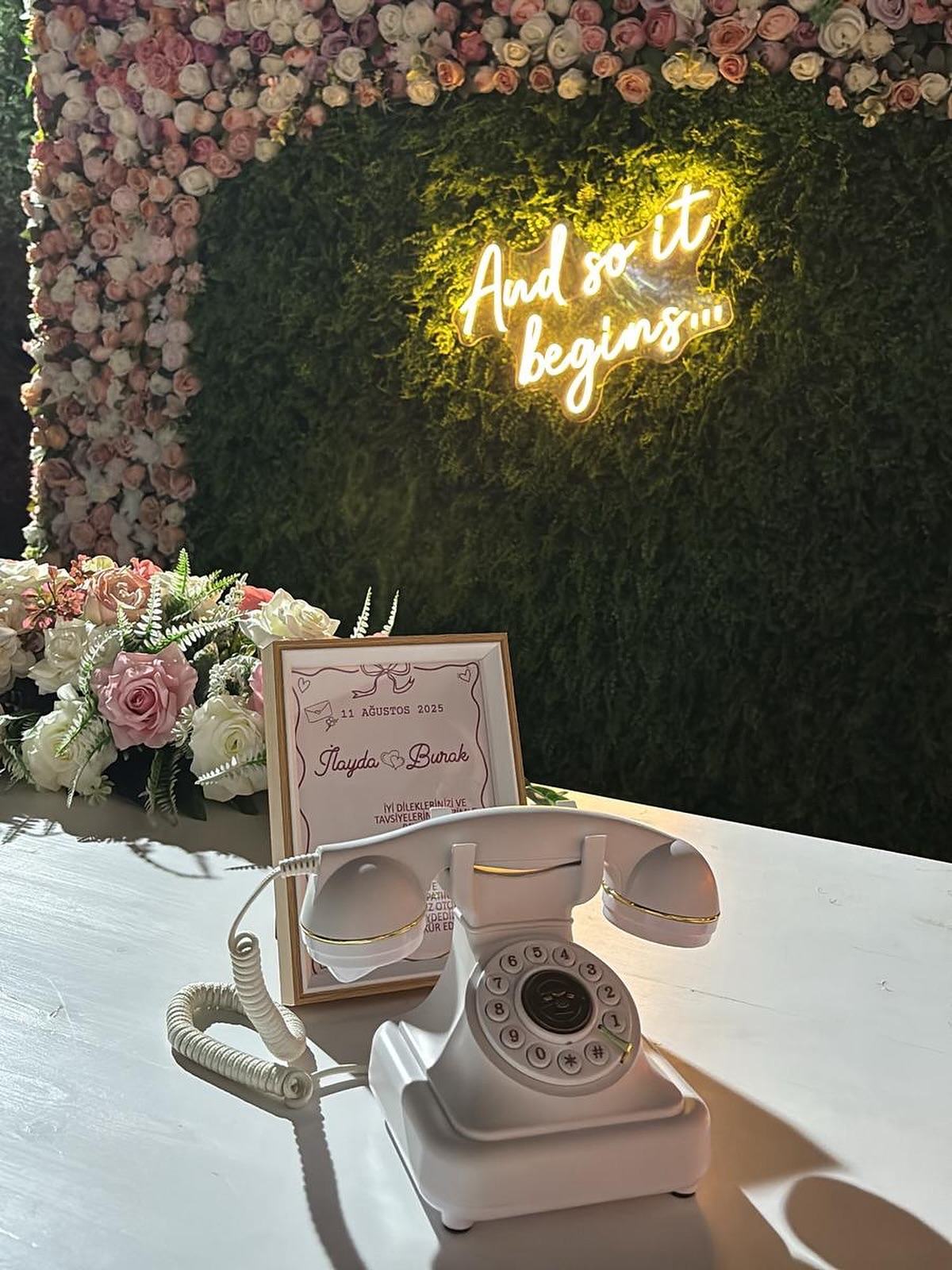 Retrofon anı telefonu, anıları kaydetmeye devam ediyor.
2026 Rezervasyonları başlamıştır.
#anıtelefonu #anıtelefonukiralama #seslihatıralar #seslianı #düğün #nikah #anitelefonu